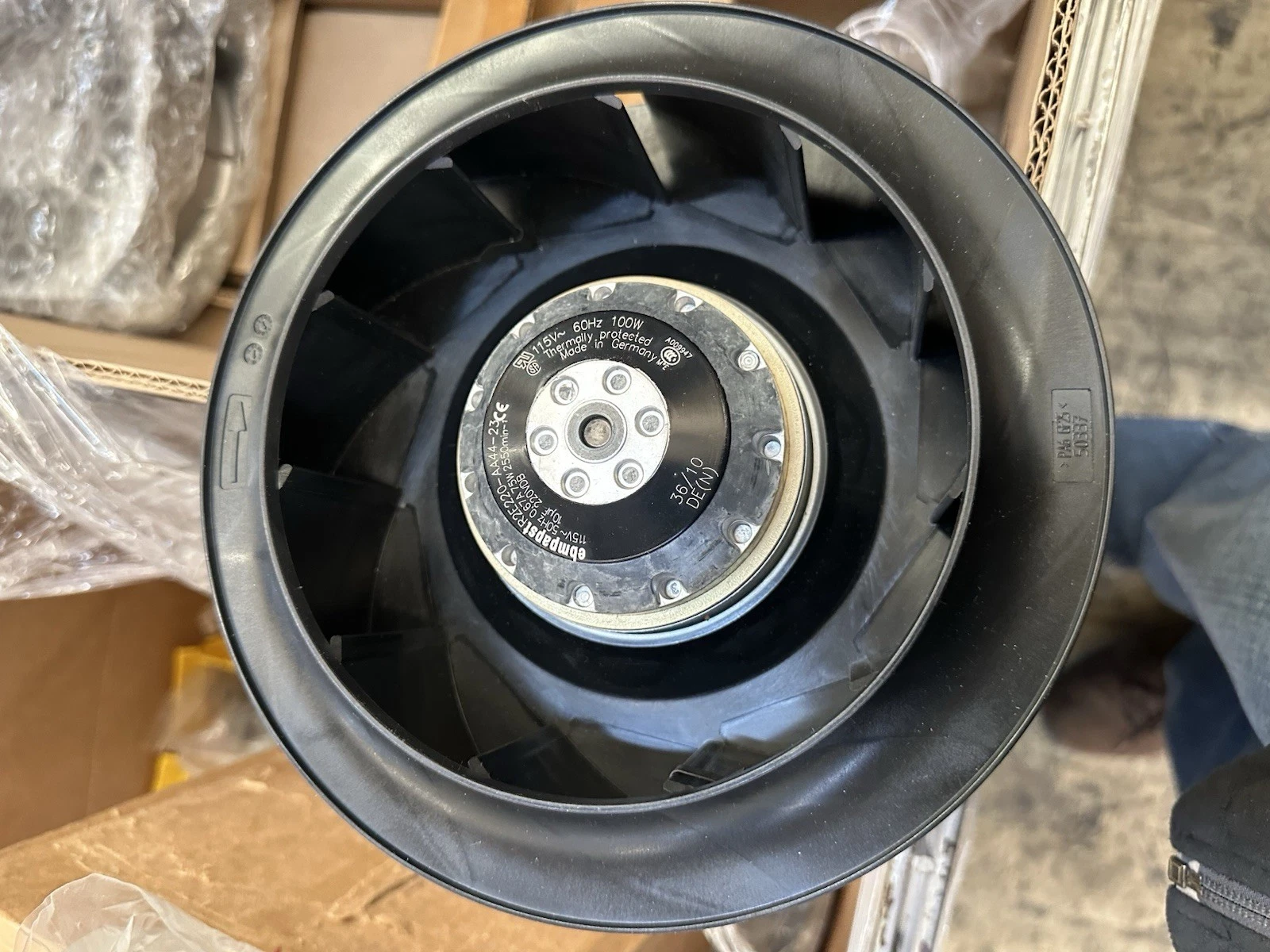 Ebmpapst Fan R2E220-AA44-23 Reliable High-Speed Cooling Fan